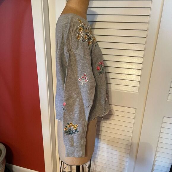 LUCKY BRAND | grey with floral embroidery cropped sweatshirt M - Picture 6 of 10